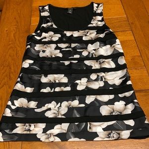 White House Black Market flowered tank size S